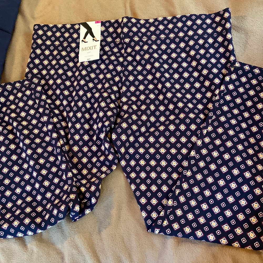 NWT women’s leggings size XL by MIXIT. Blue background with diamond print